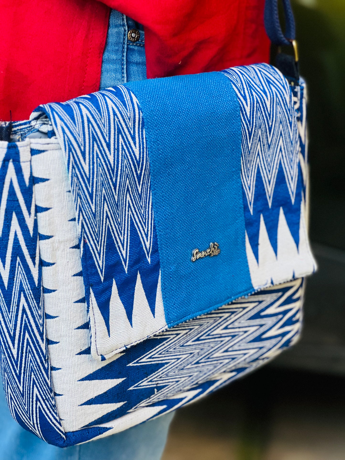 SLING BAG