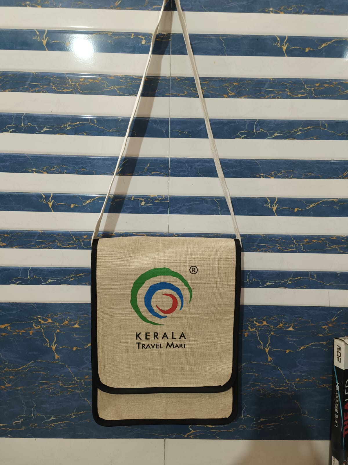 SJJ380 Sling Bag