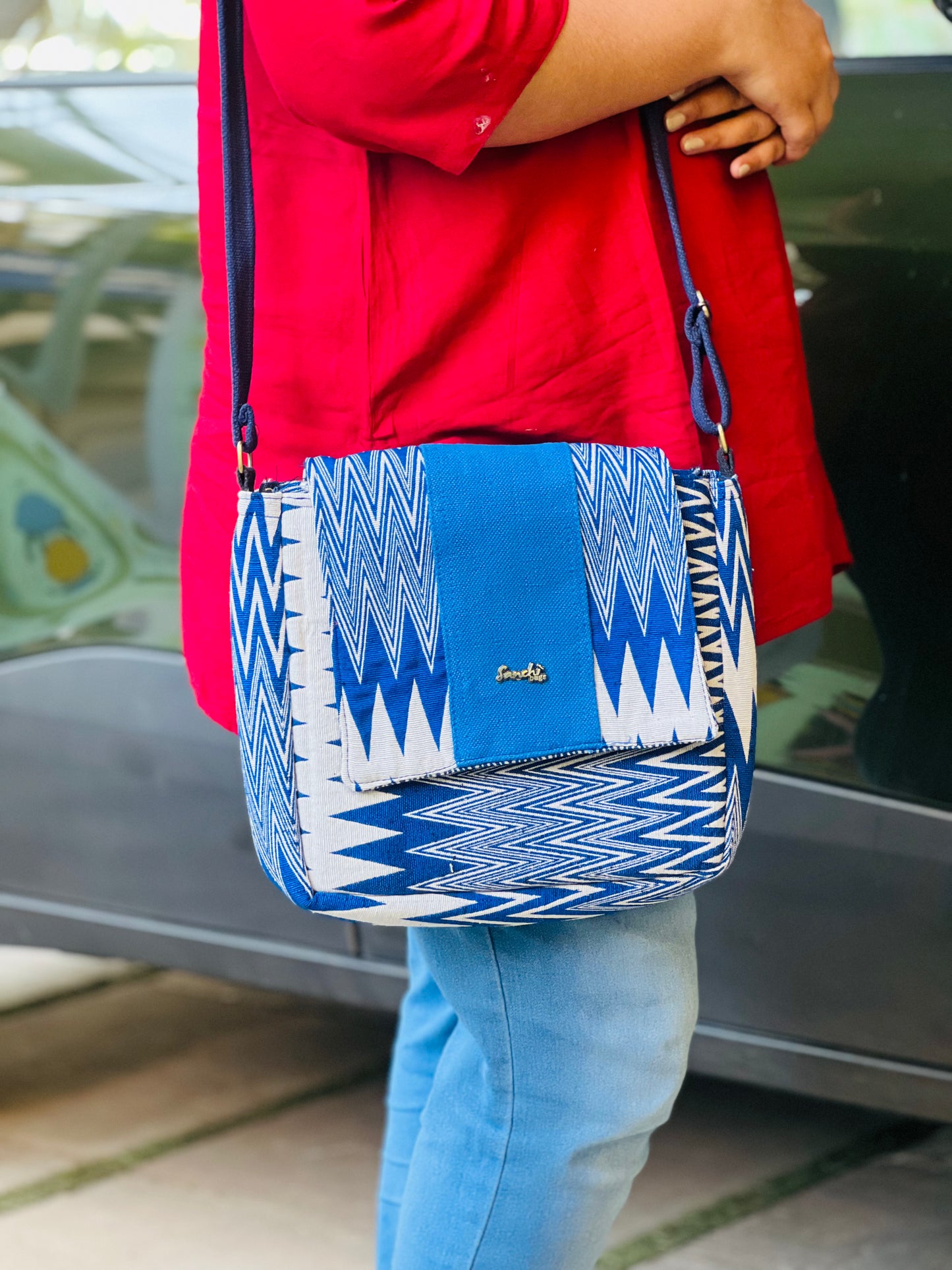 SLING BAG