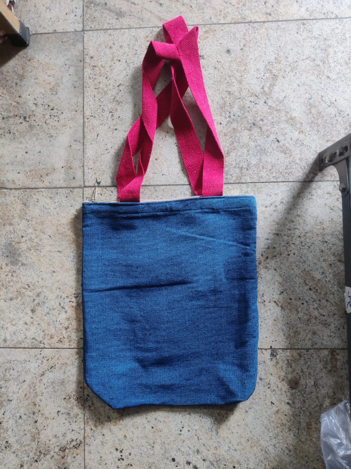 T001 YIP MODEL BAG WITH ZIP