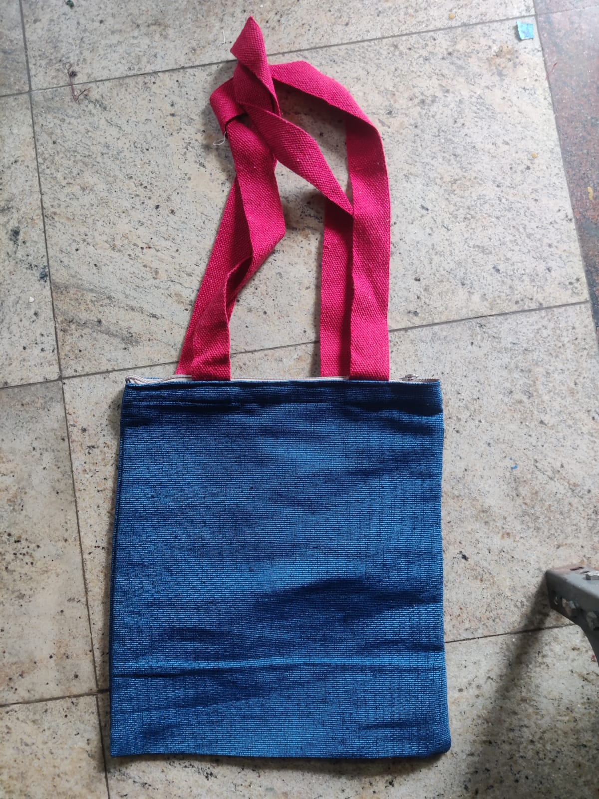 T018 - MANN MODEL WITH ZIP