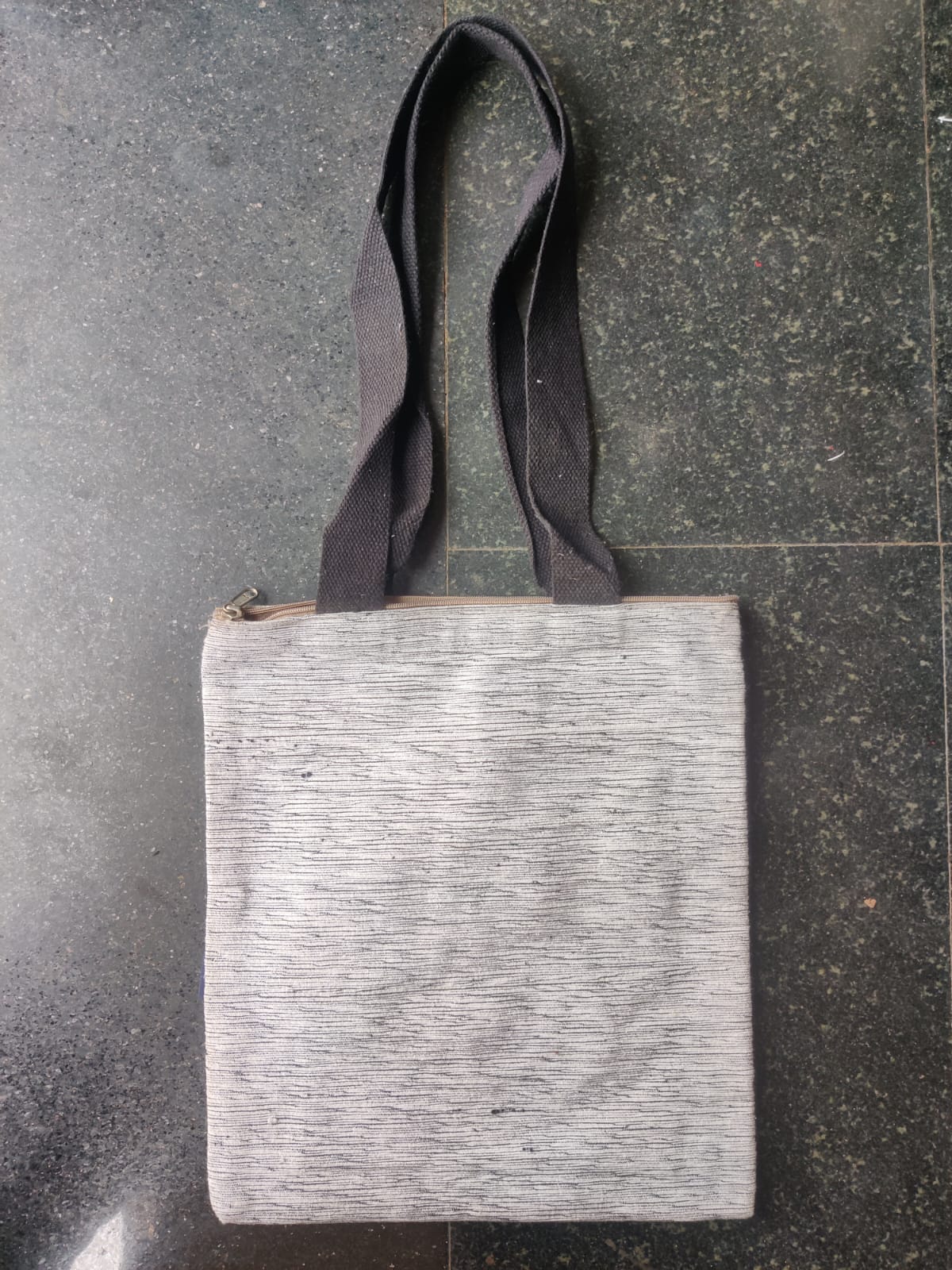 T018 - MANN MODEL WITH ZIP