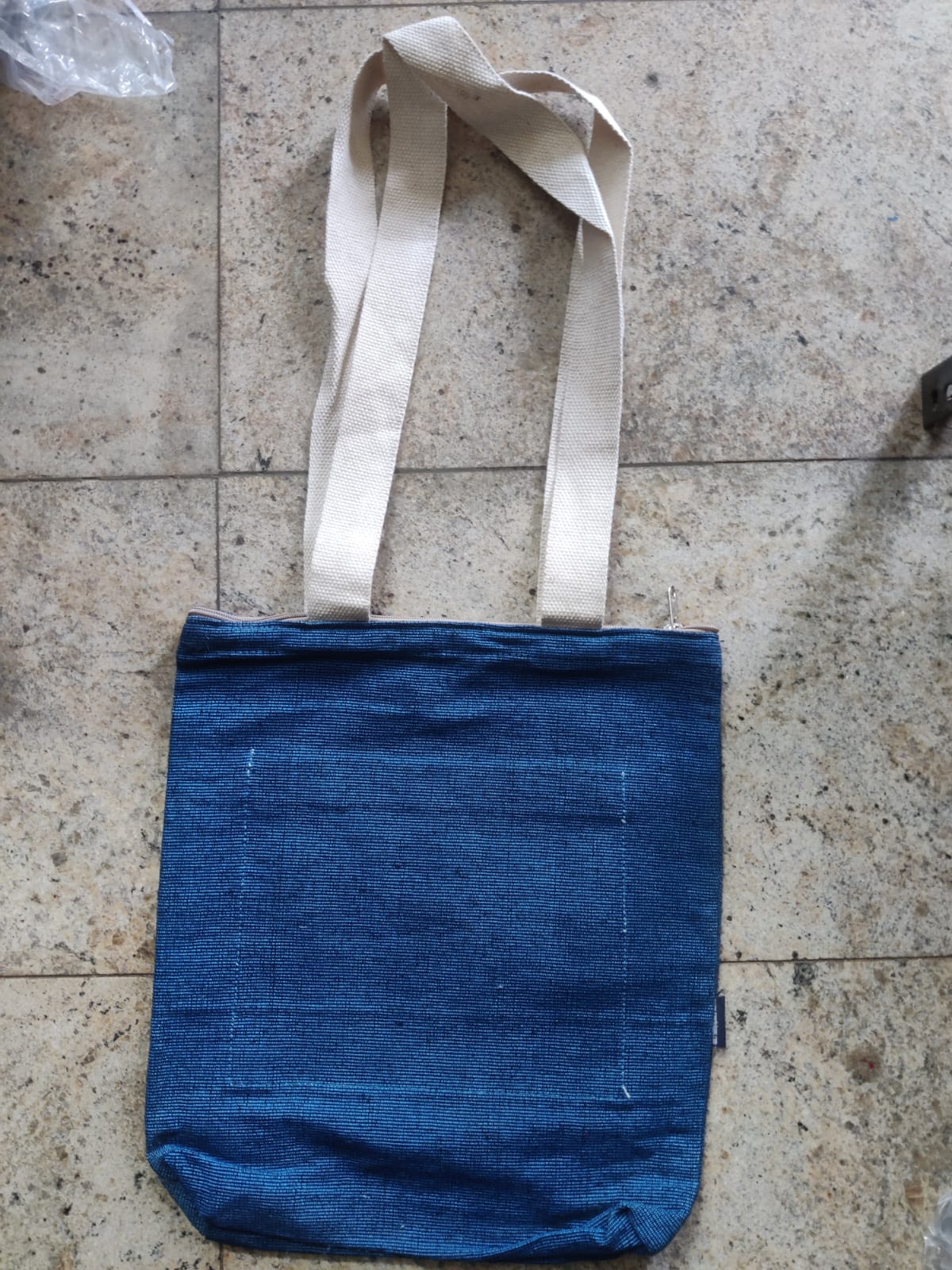 T001 YIP MODEL BAG WITH ZIP