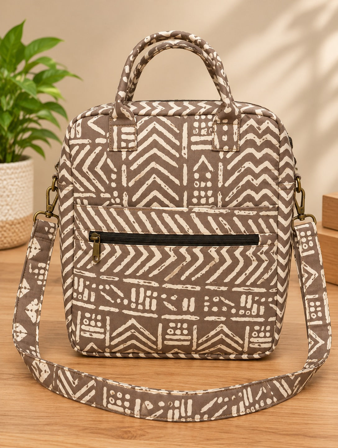 SLING BAG